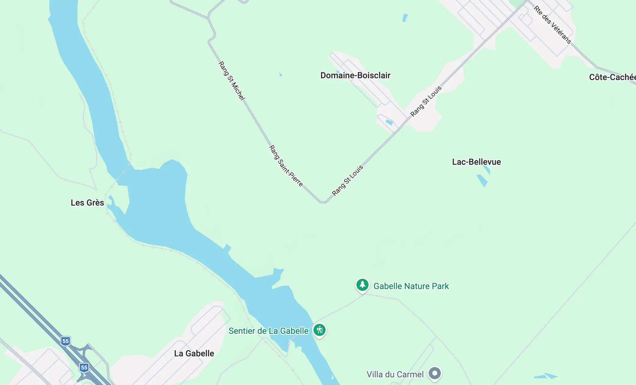Carte des environs de la ferme : rangs de campagne, rivière et boisés, avec l'emplacement de la Ferme de la Rivière-aux-Ormes indiqué au centre.